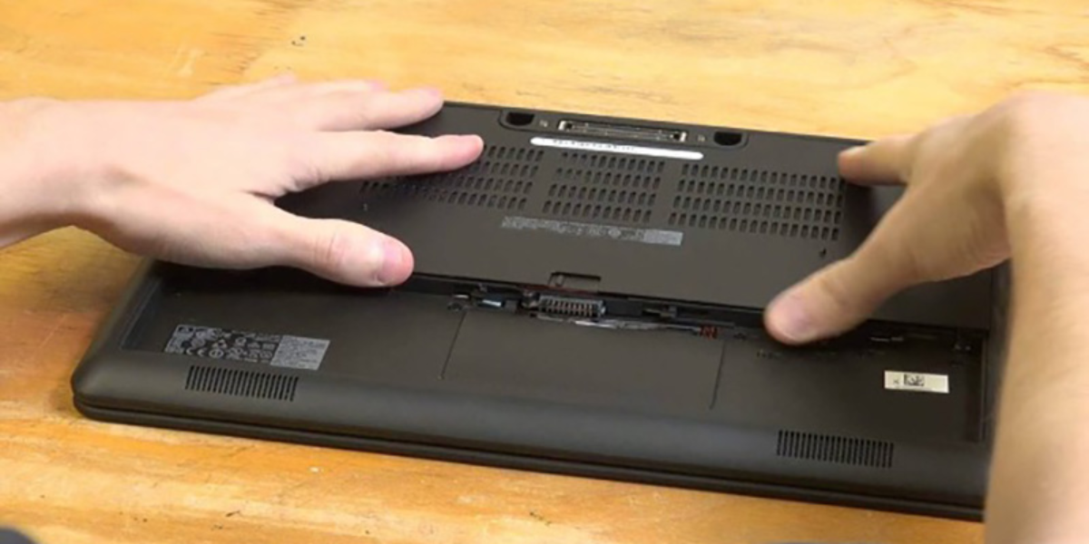 باز کردن دربپشتی لپ تاپ